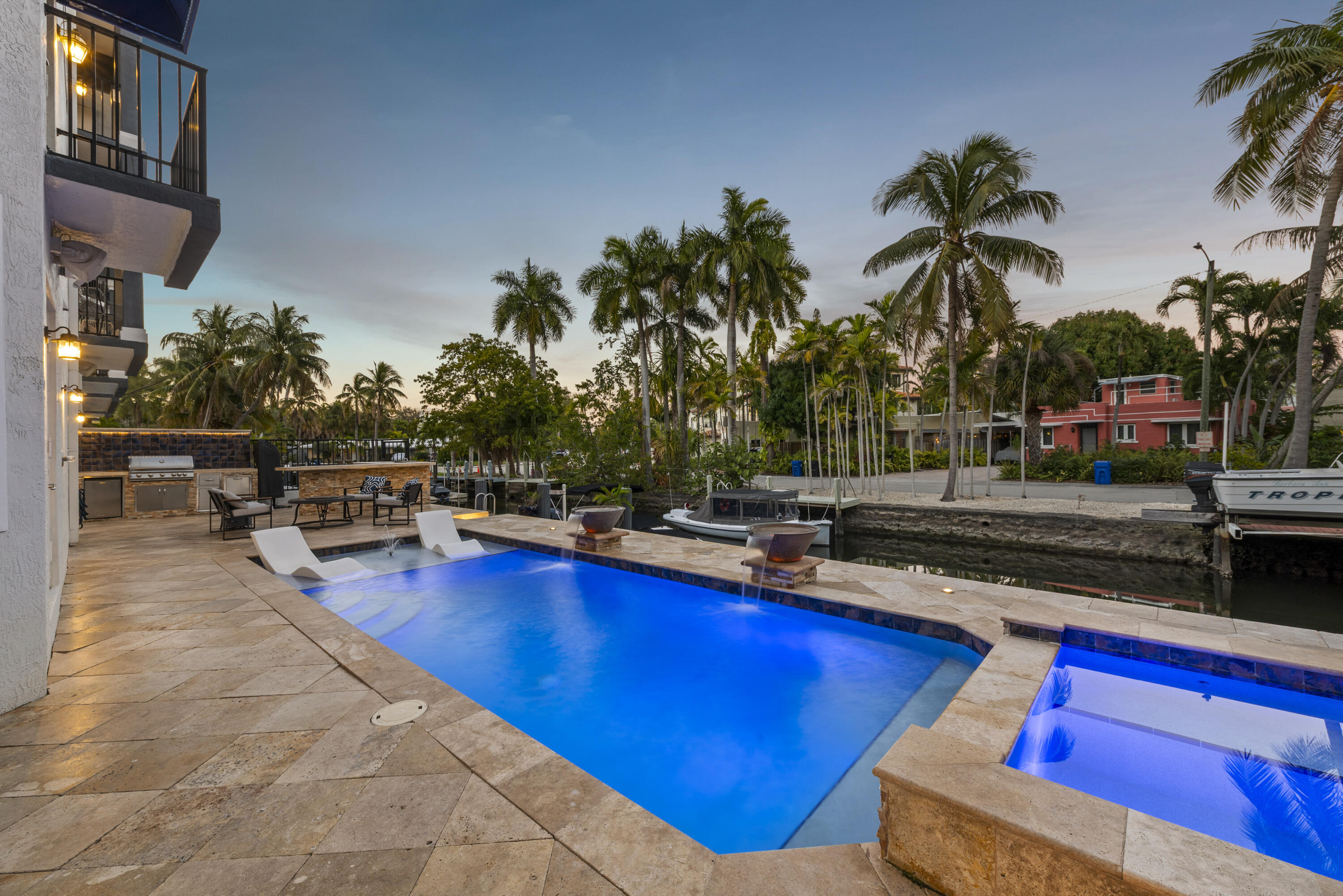 208 SE 10th Terrace