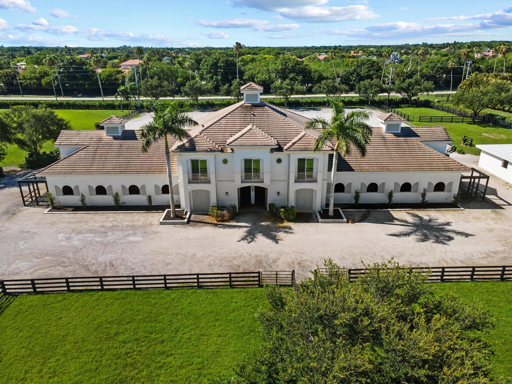 14596 Belmont Trace Barn