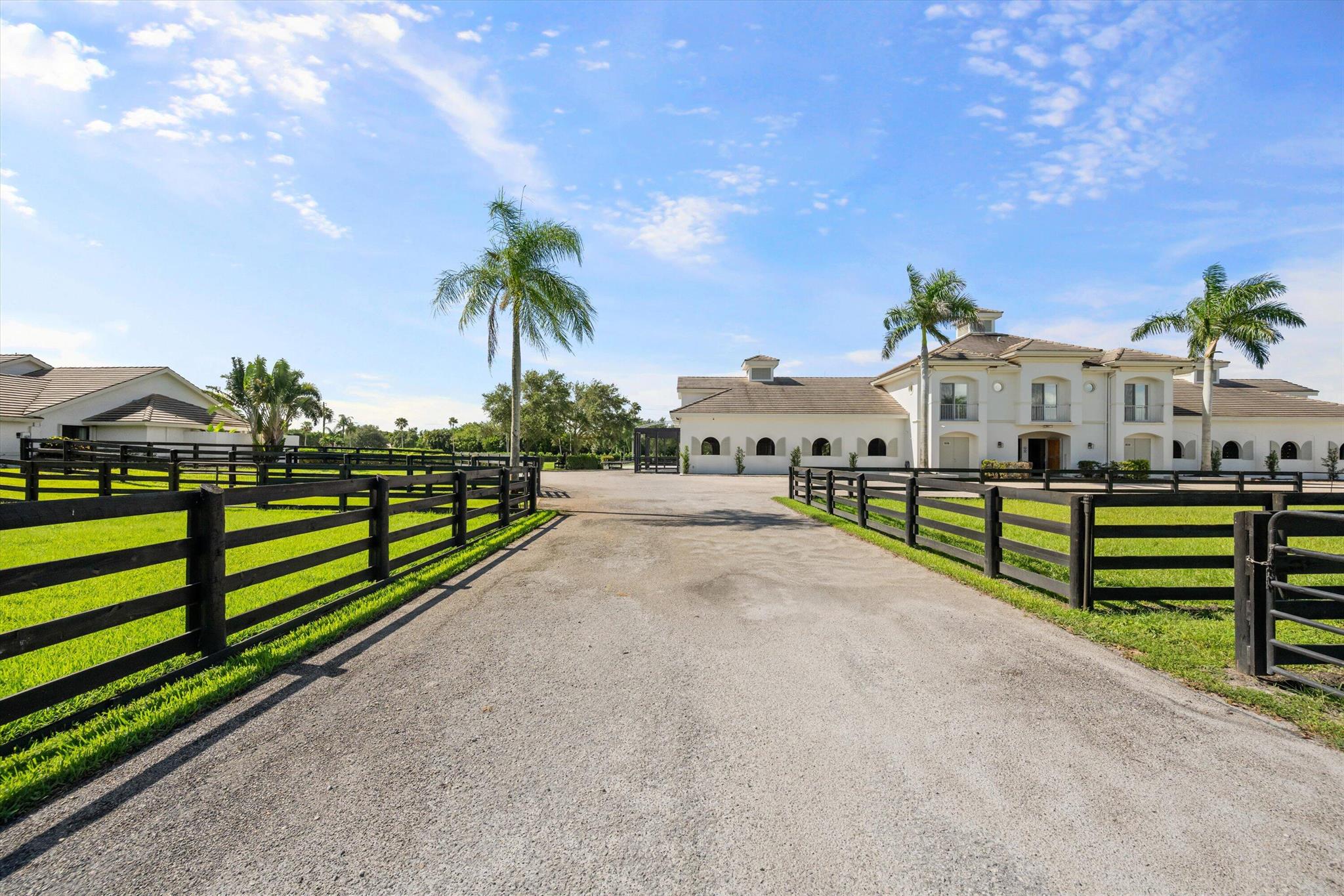 14596 Belmont Trace Barn