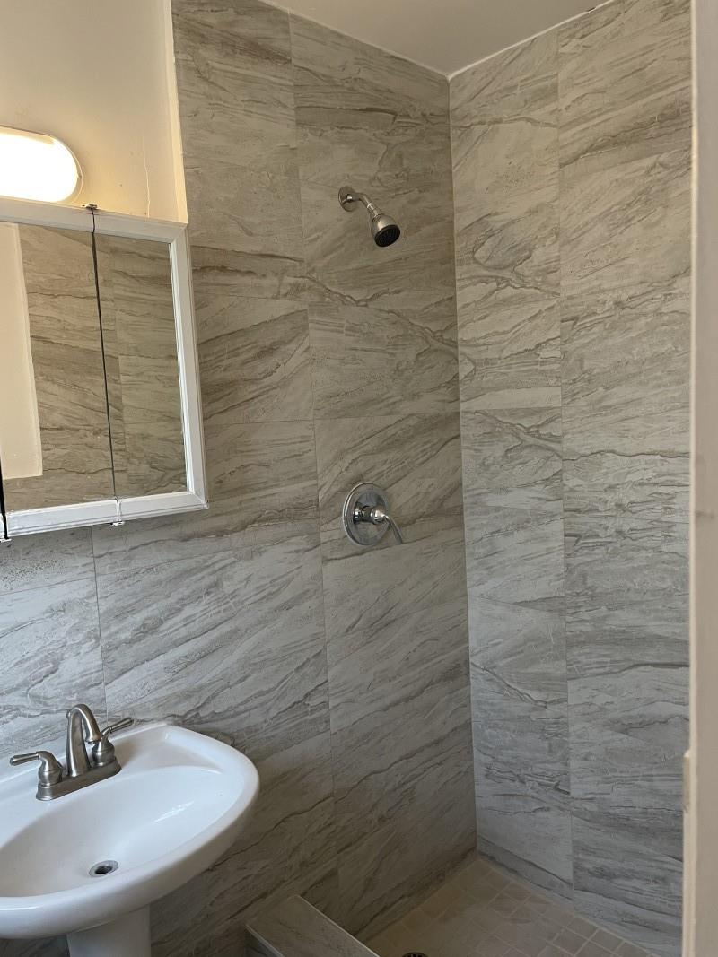 HOLLYWOOD COUNTRY CLUB DI - Residential Lease