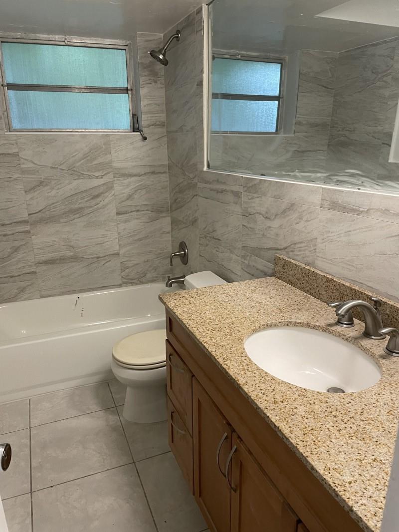 HOLLYWOOD COUNTRY CLUB DI - Residential Lease