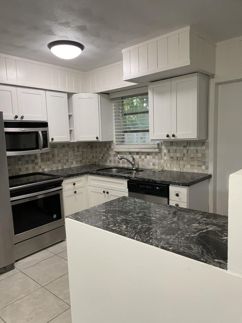 HOLLYWOOD COUNTRY CLUB DI - Residential Lease