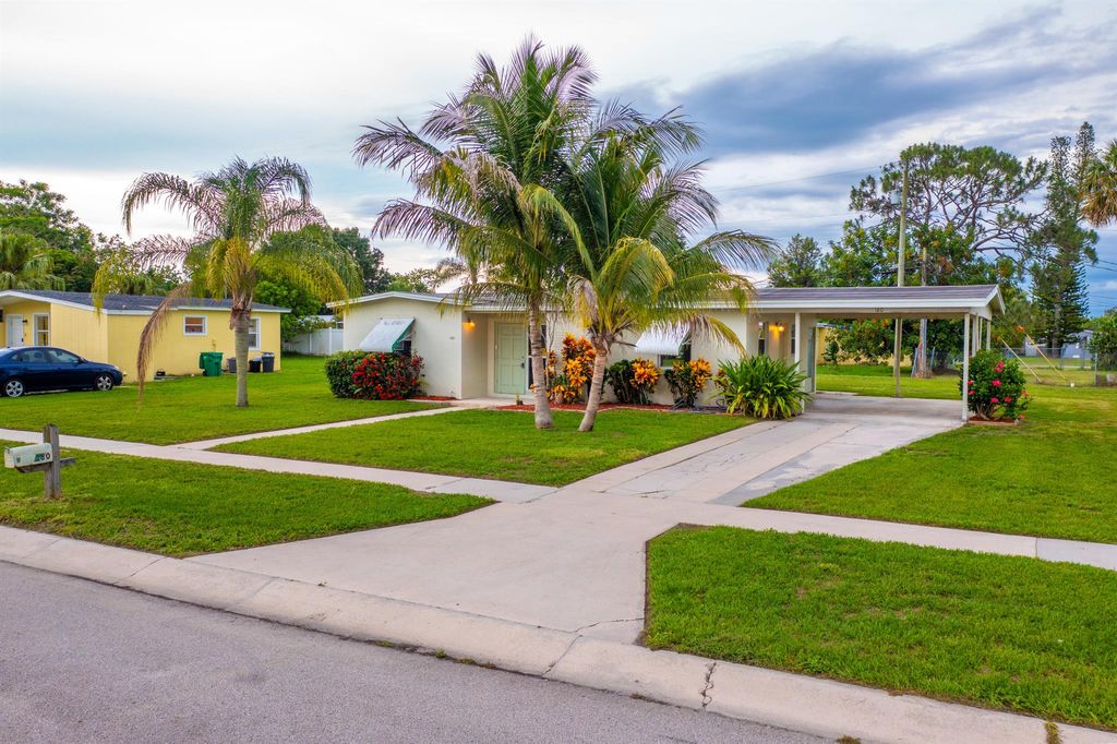 Photo of 180 SE Solaz Avenue, Port Saint Lucie, FL 34983 (MLS # R10999314)