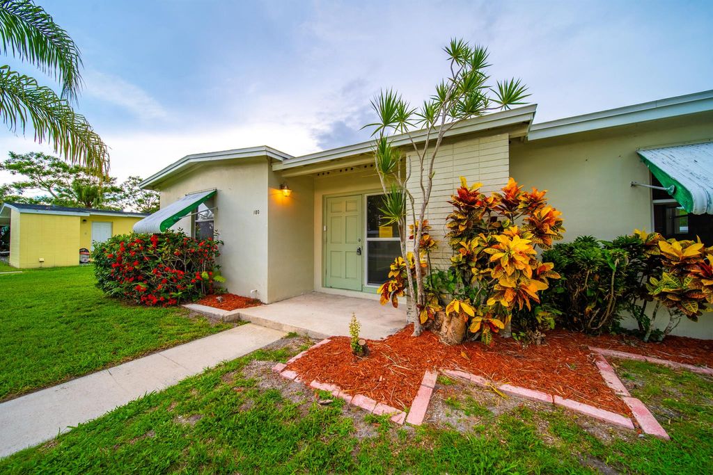 Photo of 180 SE Solaz Avenue, Port Saint Lucie, FL 34983 (MLS # R10999314)