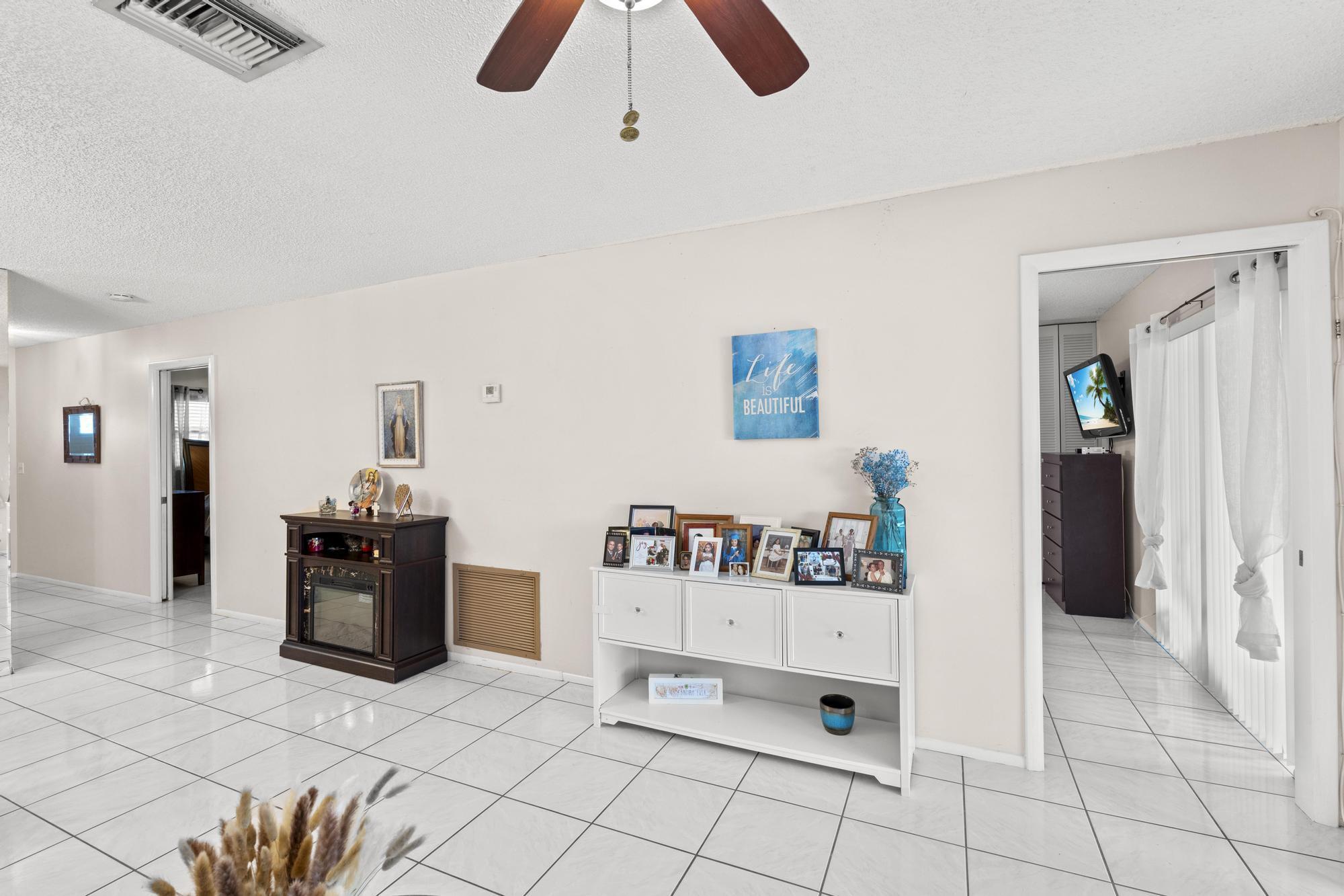 CRESTHAVEN CONDO TOWNHOMES SEC 2 - Residential