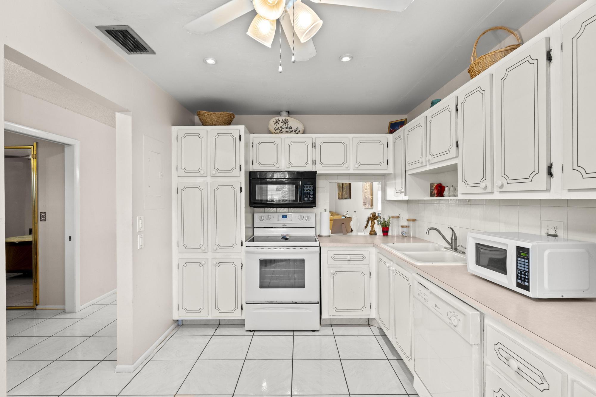 CRESTHAVEN CONDO TOWNHOMES SEC 2 - Residential