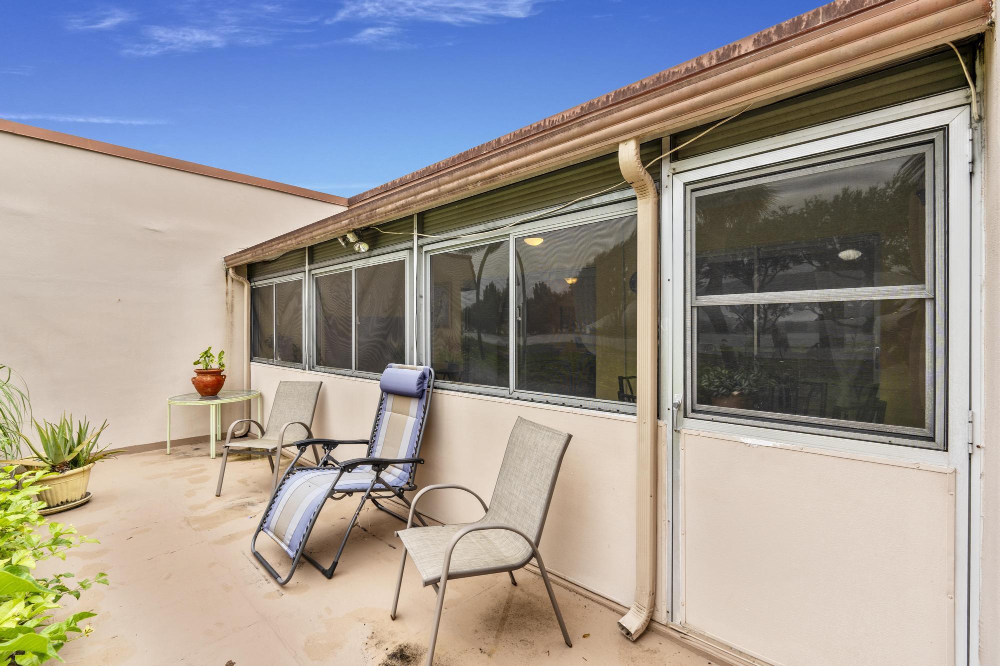 CRESTHAVEN CONDO TOWNHOMES SEC 2 - Residential