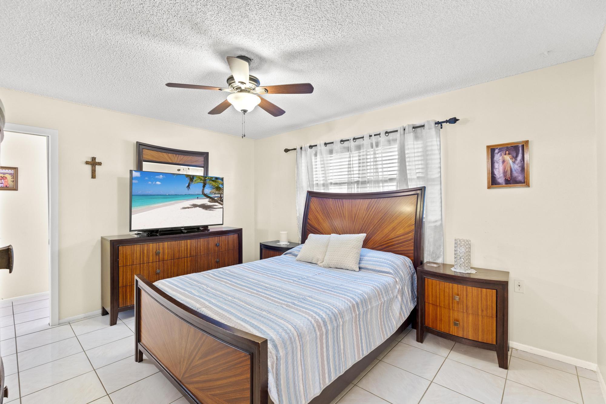 CRESTHAVEN CONDO TOWNHOMES SEC 2 - Residential