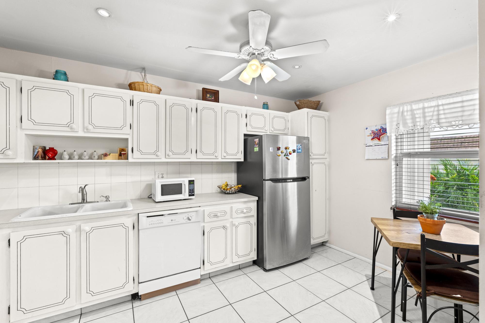 CRESTHAVEN CONDO TOWNHOMES SEC 2 - Residential