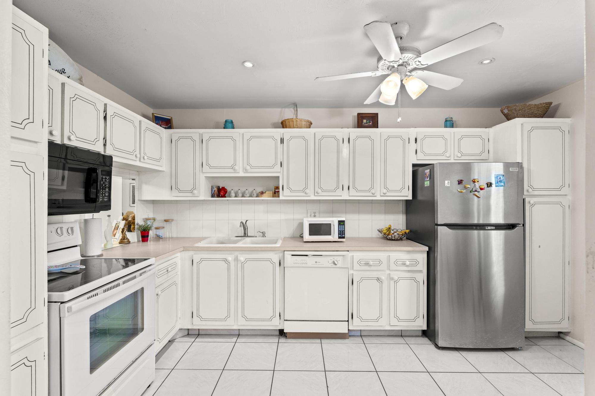 CRESTHAVEN CONDO TOWNHOMES SEC 2 - Residential