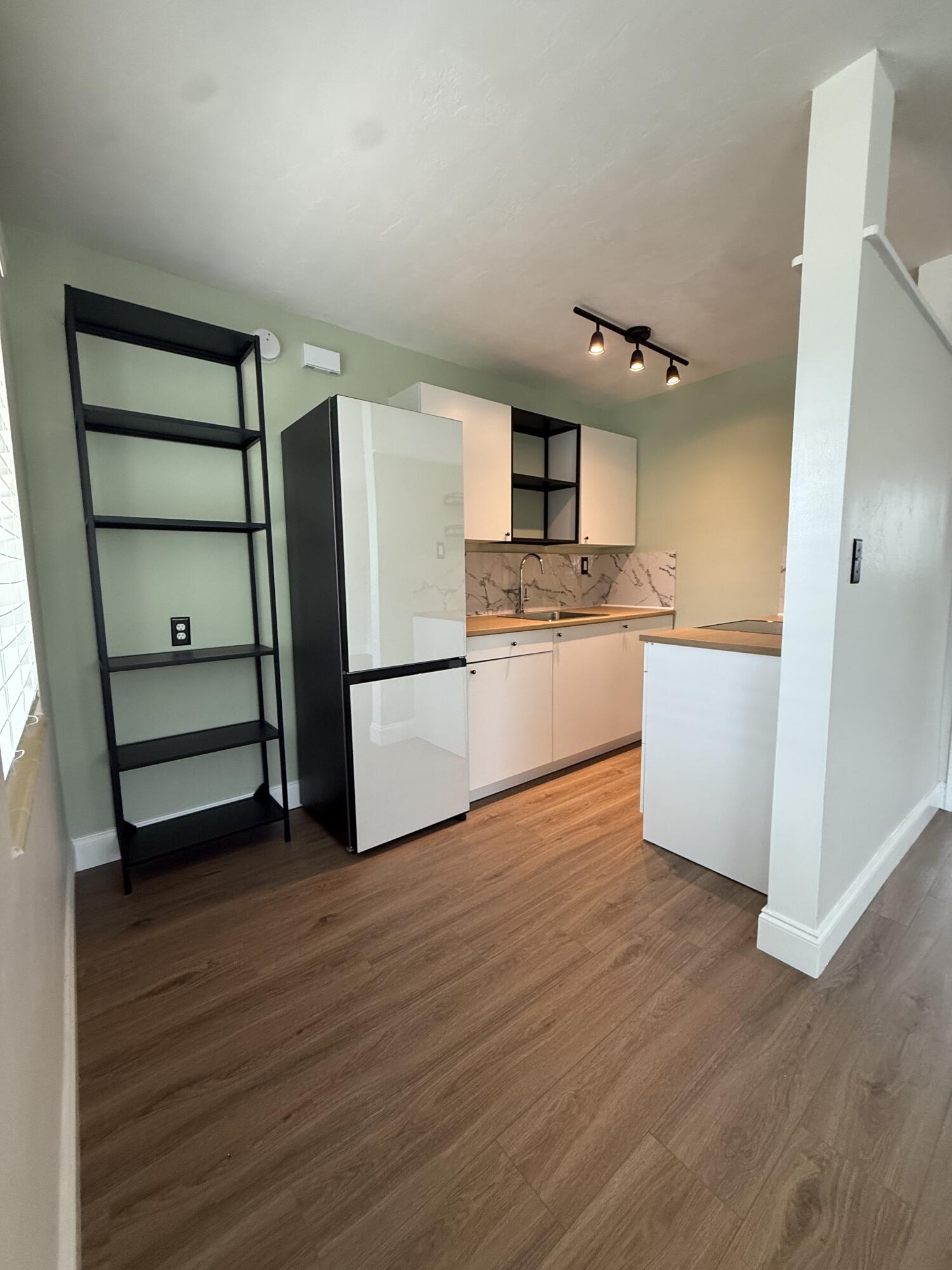 909 NE 10th Avenue # 1