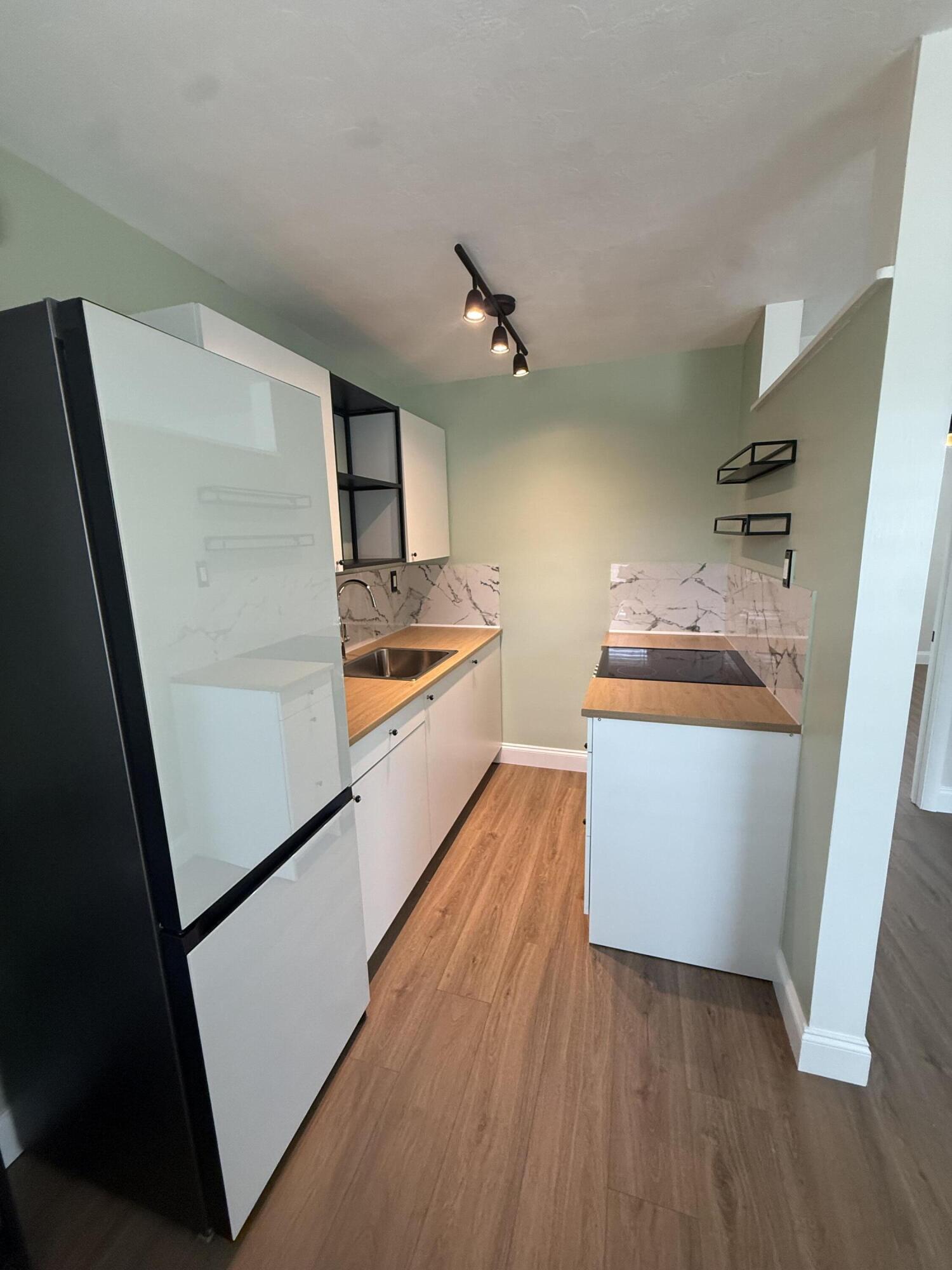 909 NE 10th Avenue # 1
