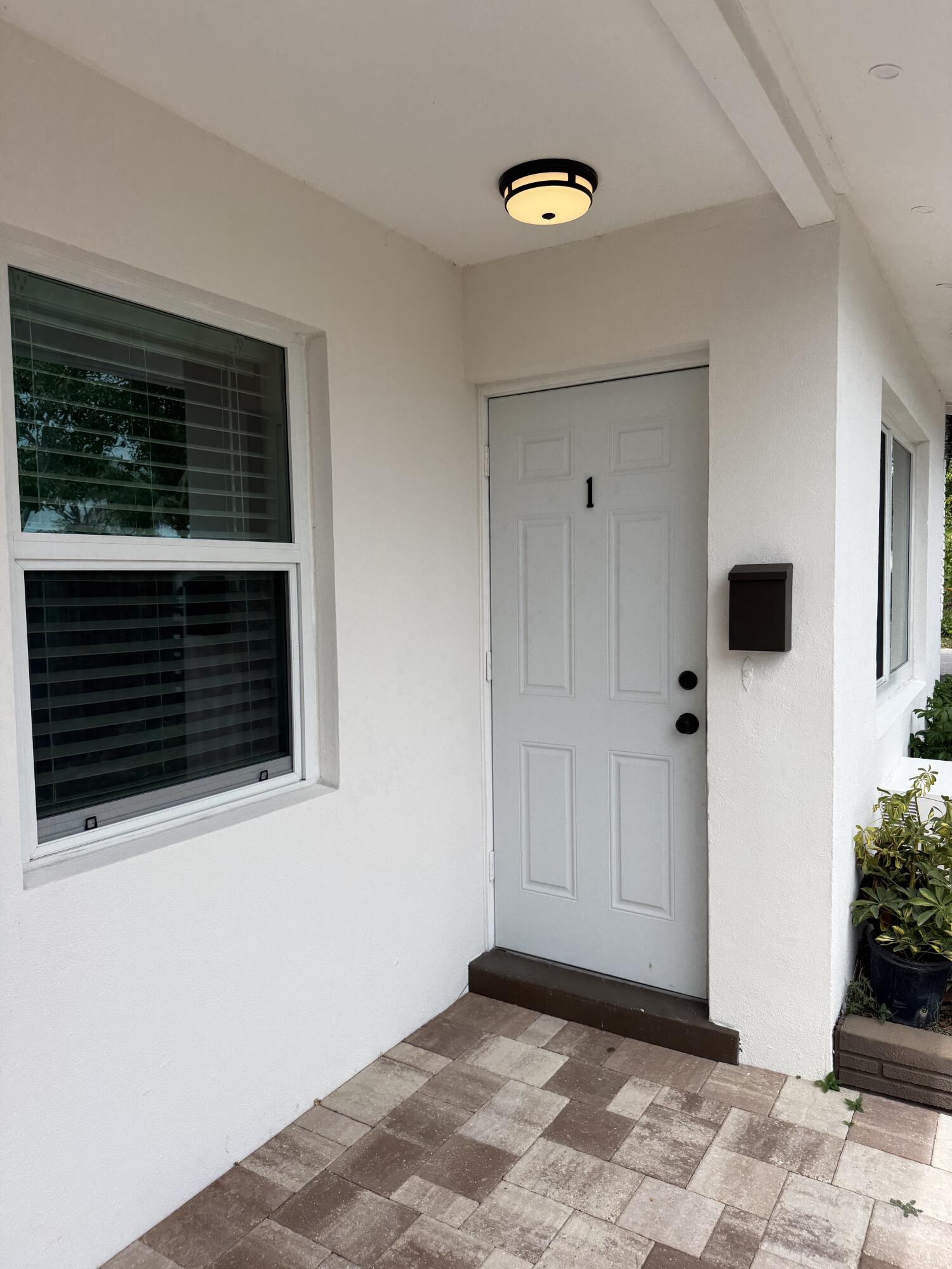909 NE 10th Avenue # 1