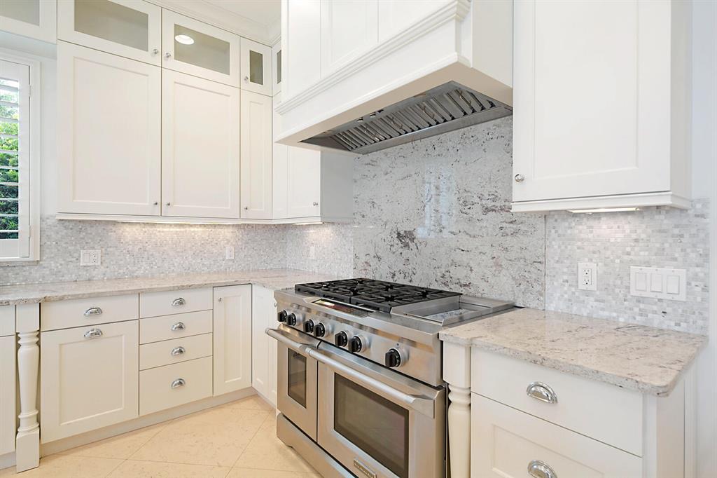 COUNTRY CLUB POINT - Residential