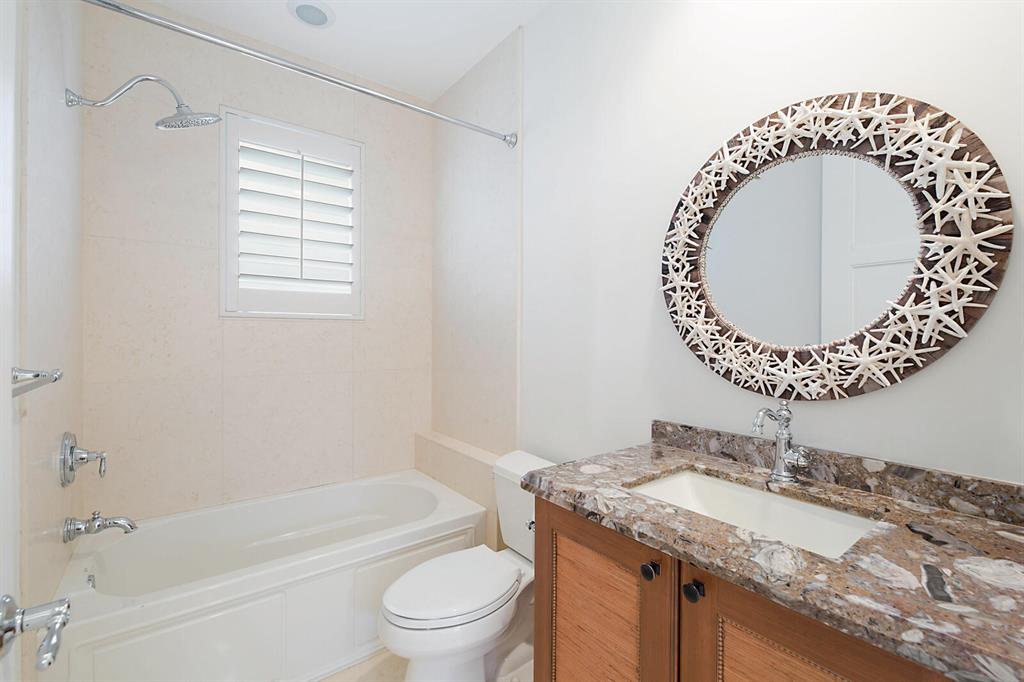 COUNTRY CLUB POINT - Residential