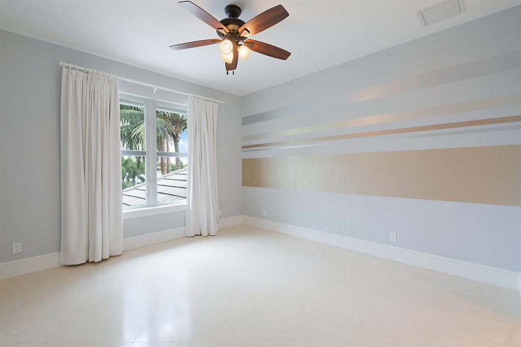 COUNTRY CLUB POINT - Residential