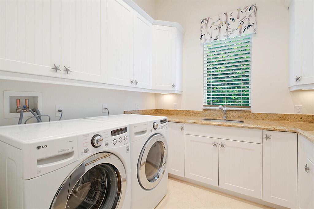 COUNTRY CLUB POINT - Residential