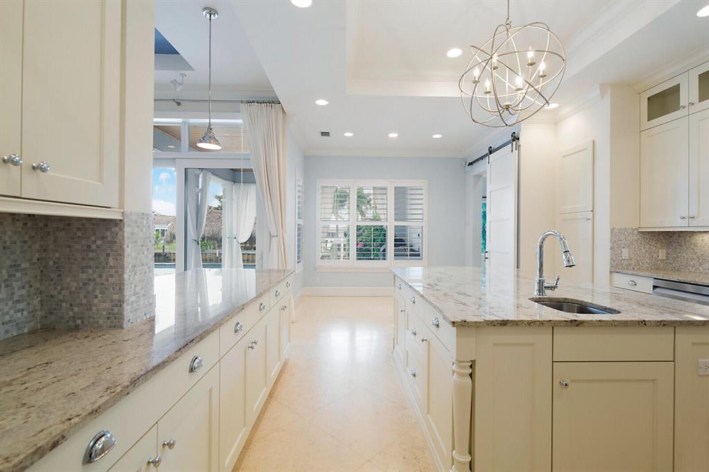 COUNTRY CLUB POINT - Residential