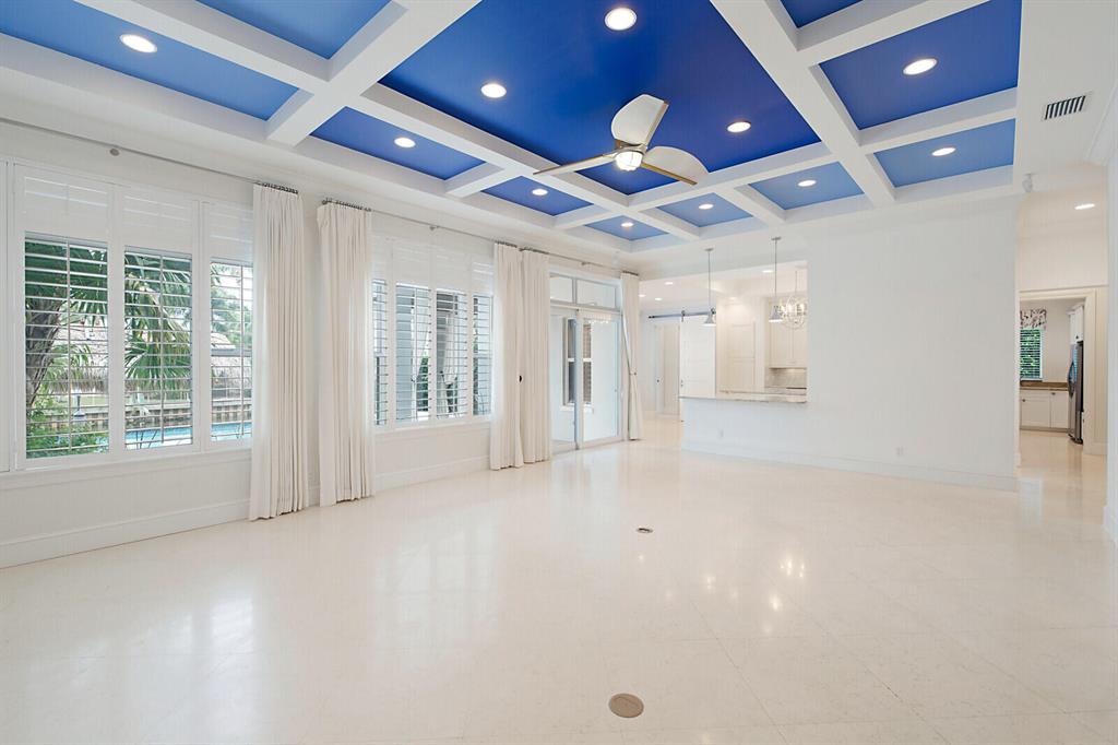 COUNTRY CLUB POINT - Residential