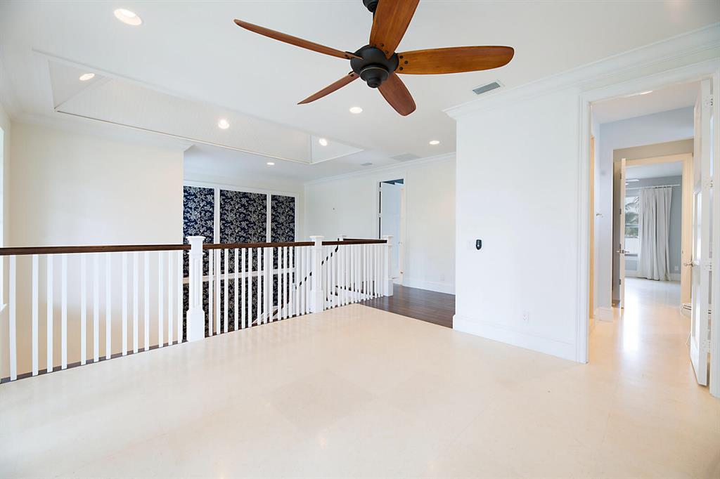 COUNTRY CLUB POINT - Residential