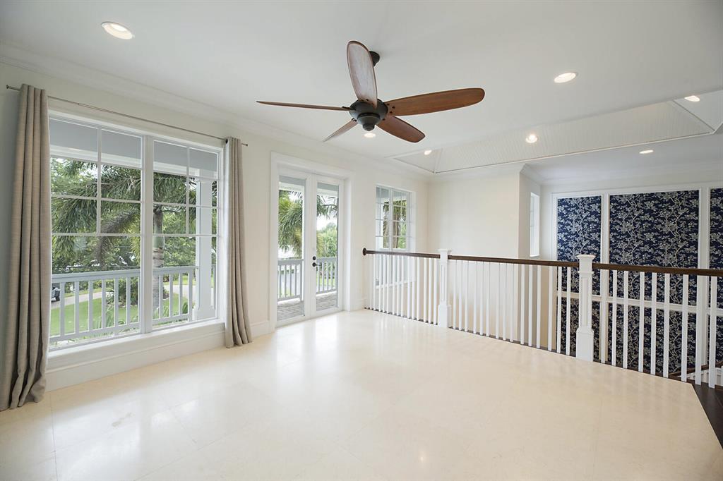 COUNTRY CLUB POINT - Residential