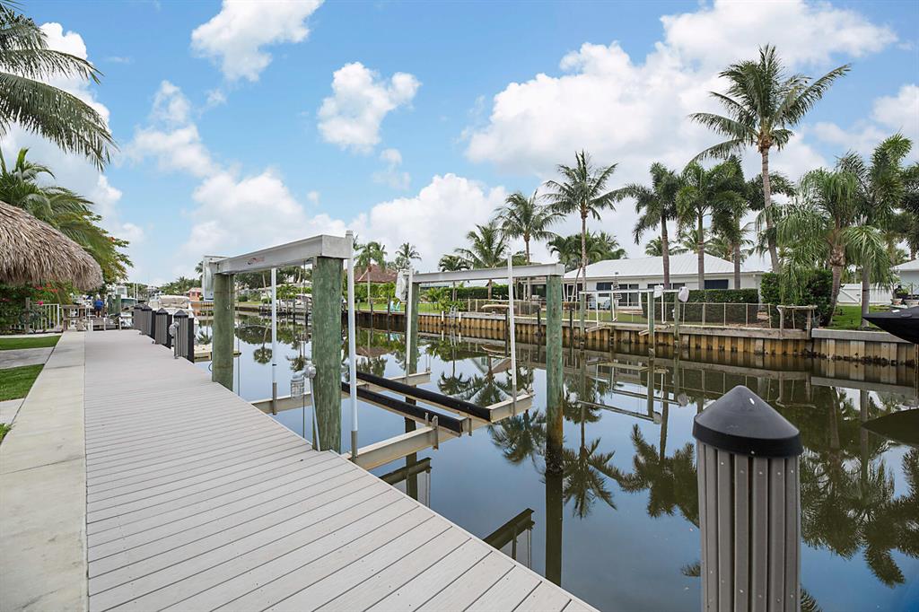 COUNTRY CLUB POINT - Residential