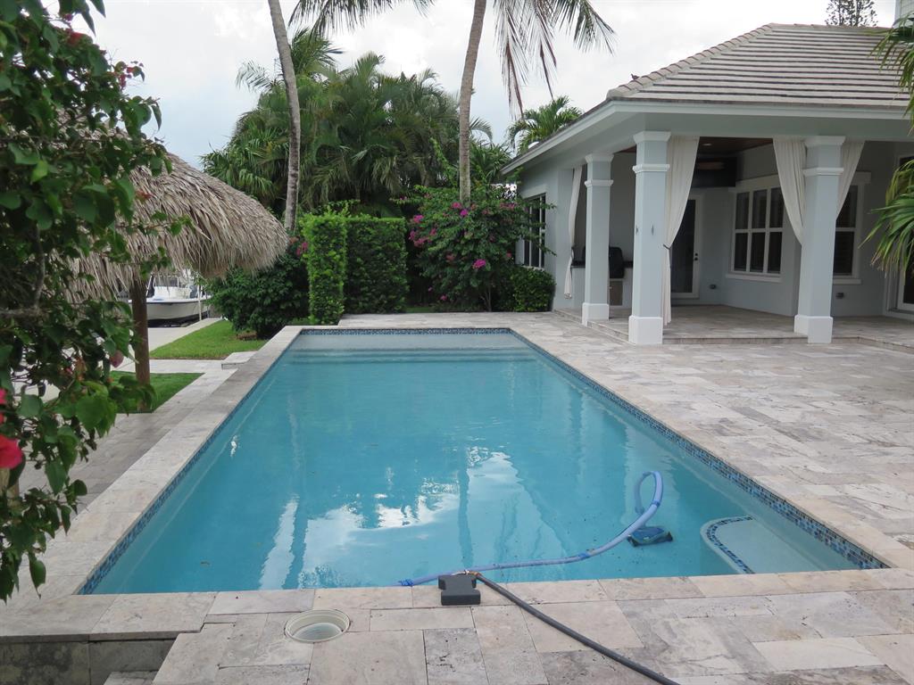 COUNTRY CLUB POINT - Residential