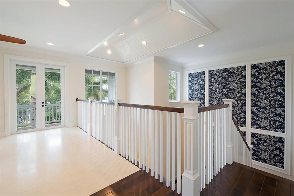 COUNTRY CLUB POINT - Residential