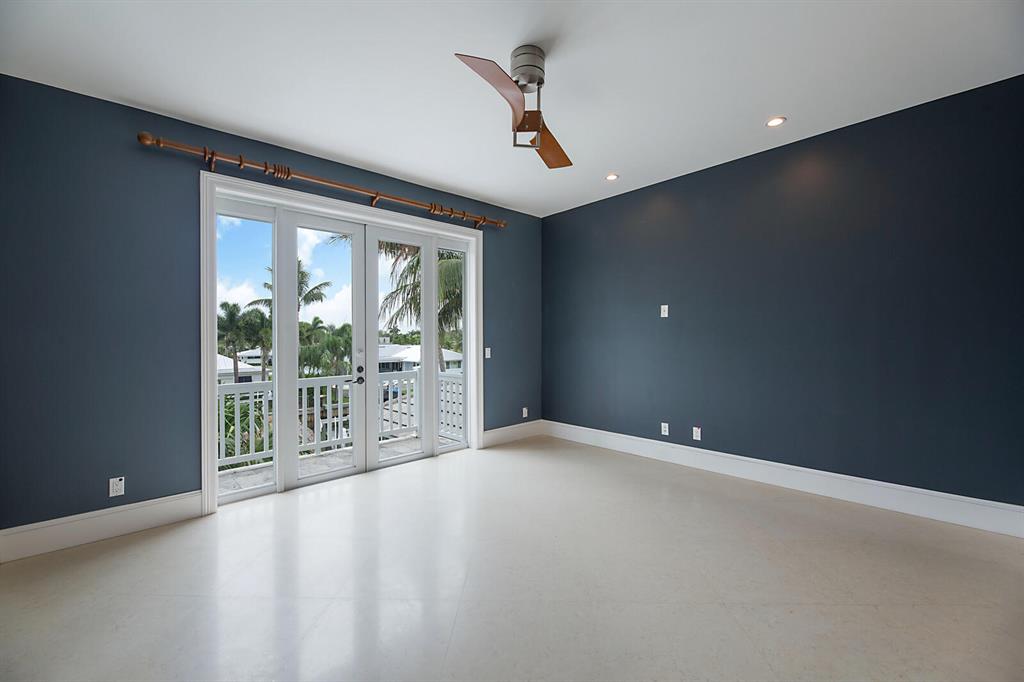 COUNTRY CLUB POINT - Residential