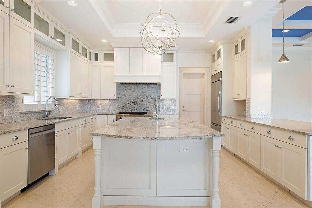 COUNTRY CLUB POINT - Residential