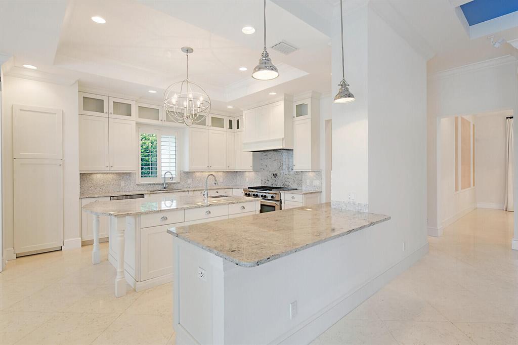 COUNTRY CLUB POINT - Residential