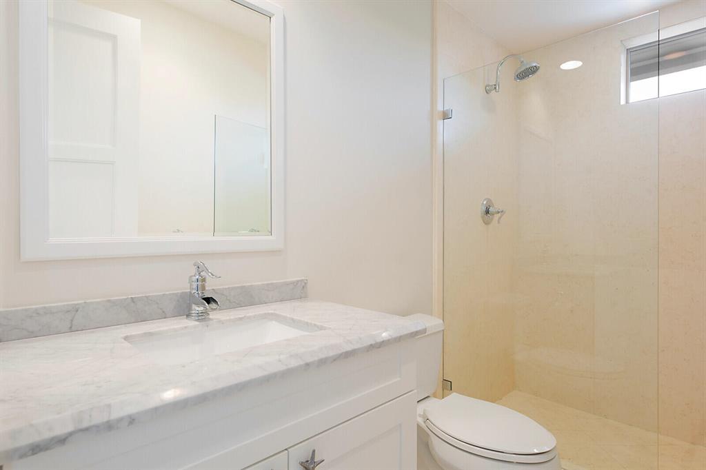 COUNTRY CLUB POINT - Residential