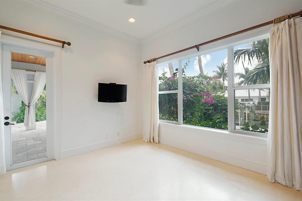 COUNTRY CLUB POINT - Residential