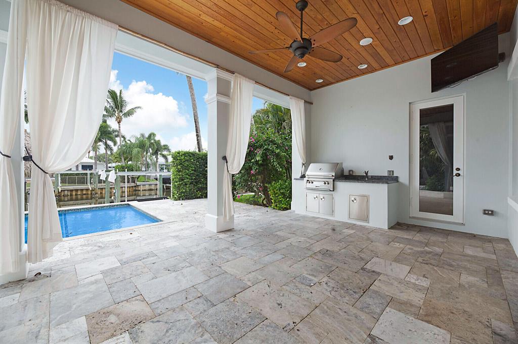 COUNTRY CLUB POINT - Residential