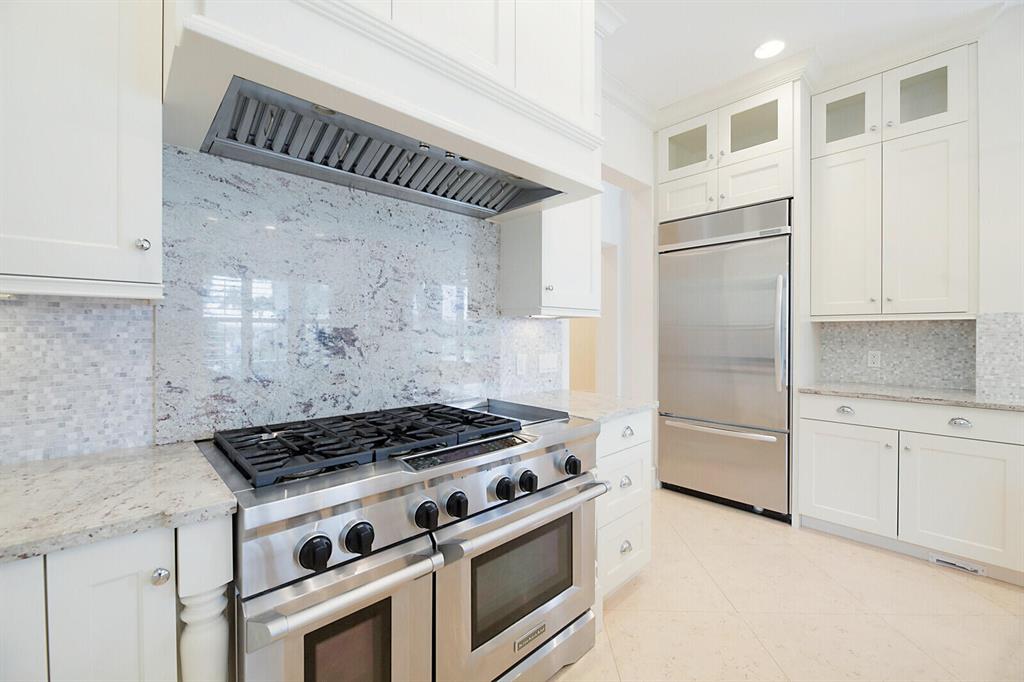 COUNTRY CLUB POINT - Residential