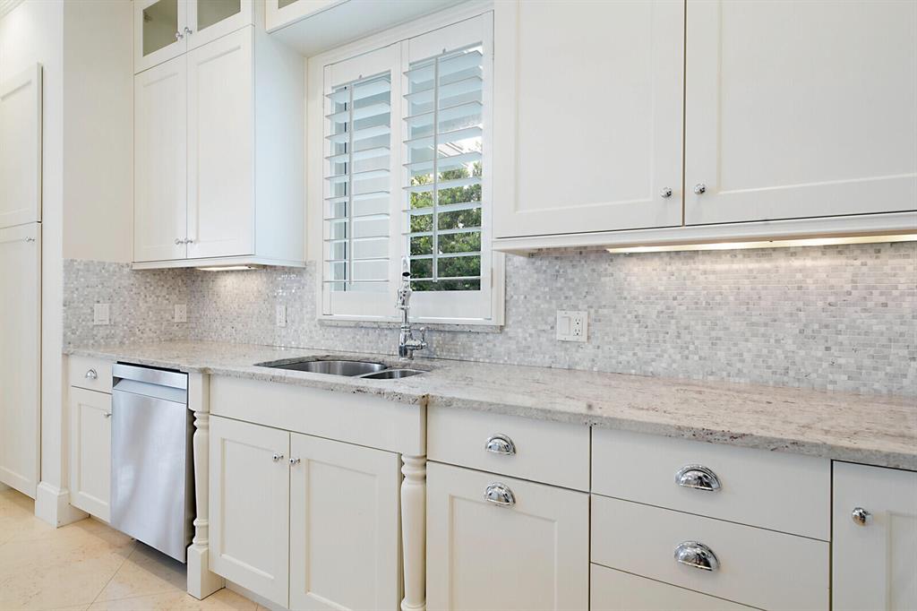 COUNTRY CLUB POINT - Residential