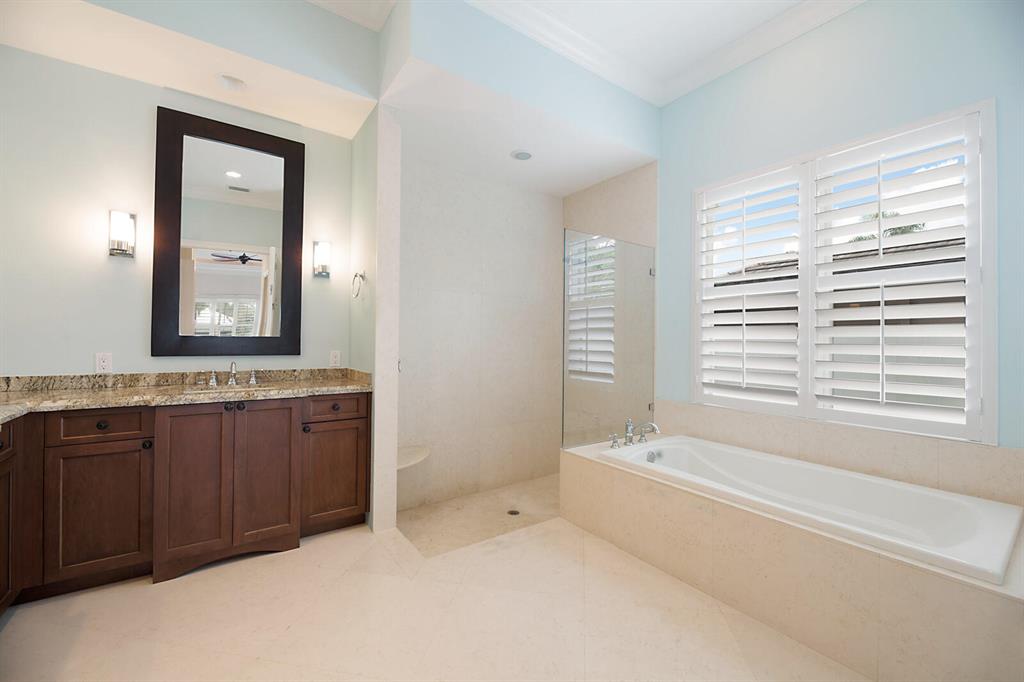 COUNTRY CLUB POINT - Residential