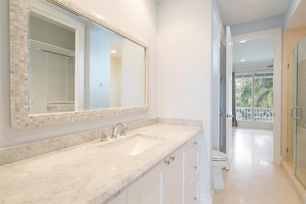 COUNTRY CLUB POINT - Residential