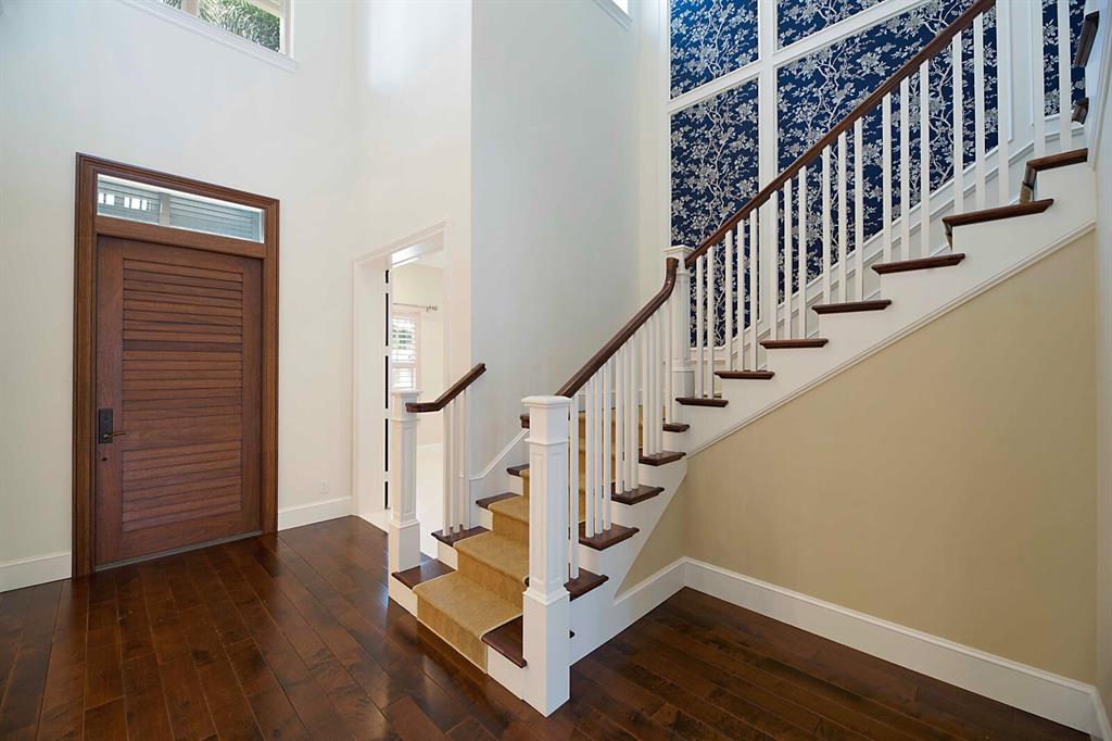 COUNTRY CLUB POINT - Residential