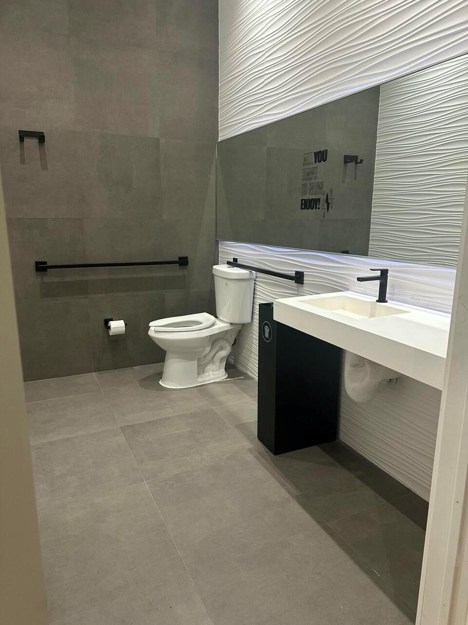 View photos, virtual tours, details... 5999 N Federal Highway Highway N 3