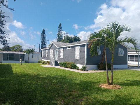 8328 SE Swan Avenue Hobe Sound FL 33455