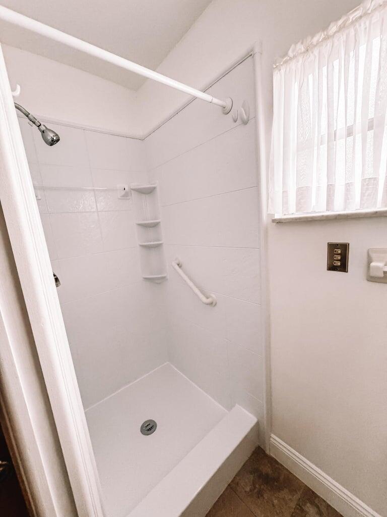 HOBE SOUND ESTATES - Residential Lease