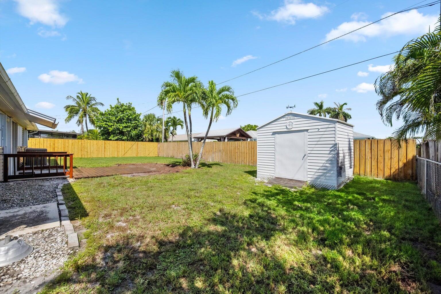 HOBE SOUND ESTATES - Residential Lease