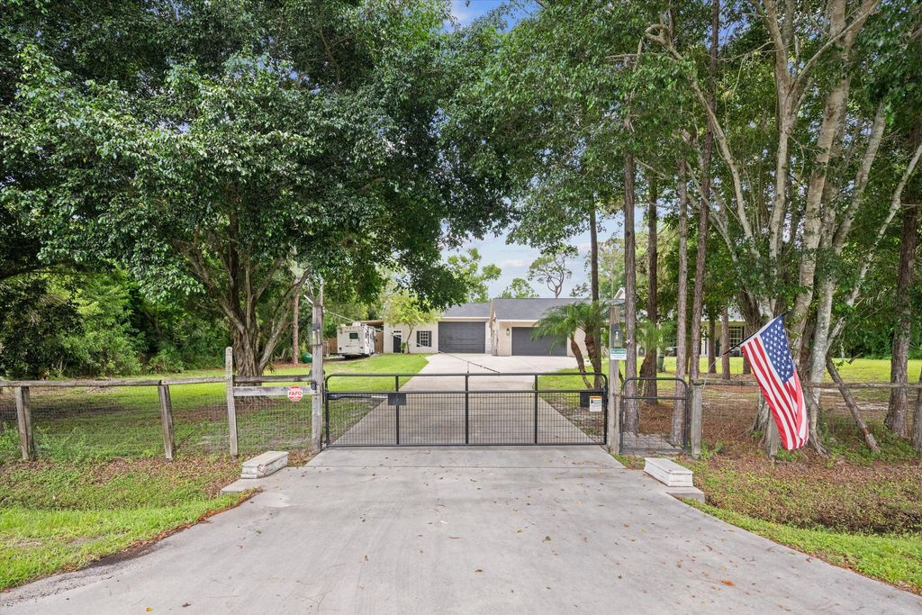 Photo of 8053 SE Carlton Street, Hobe Sound, FL 33455 (MLS # B26017281)