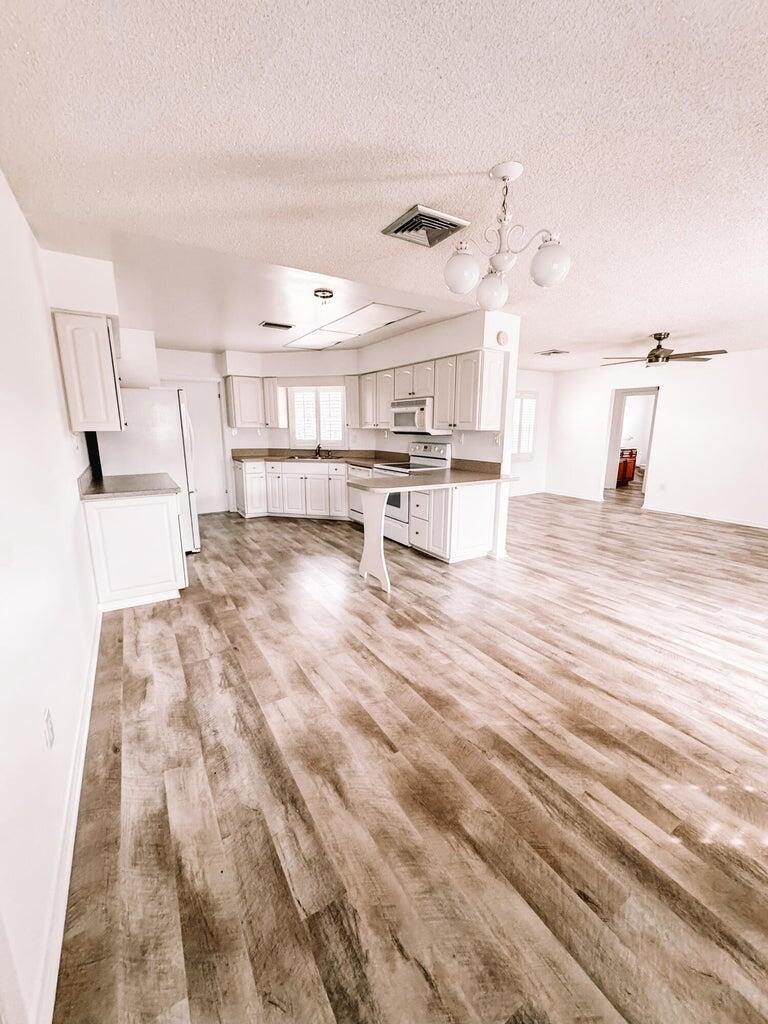 HOBE SOUND ESTATES - Residential Lease