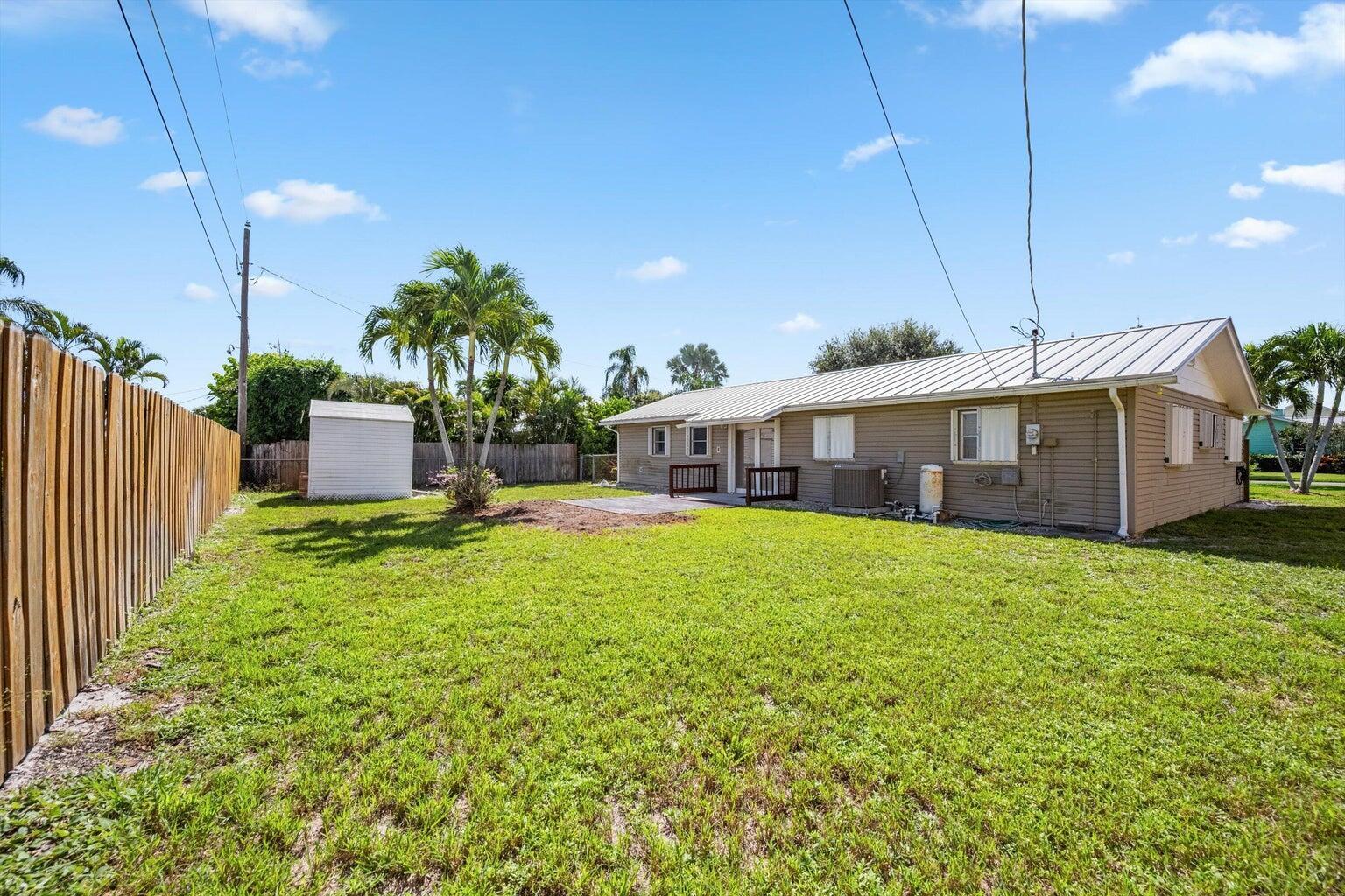 HOBE SOUND ESTATES - Residential Lease