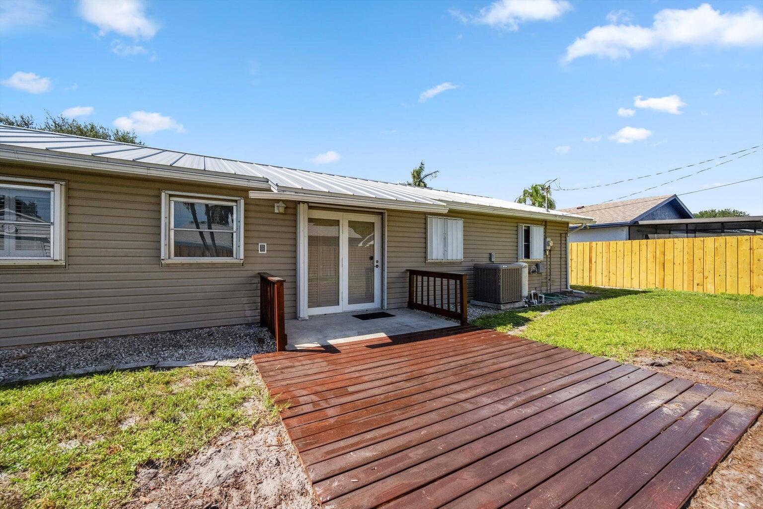 HOBE SOUND ESTATES - Residential Lease