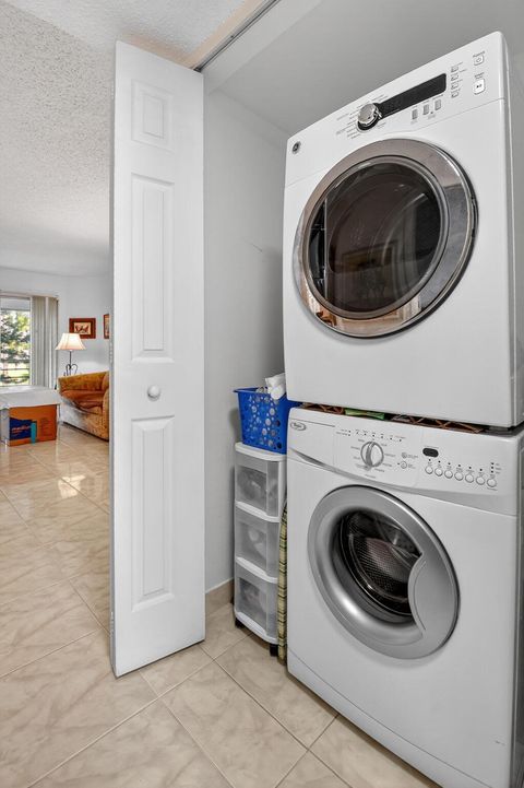 Tiny photo for 3810 Via Poinciana #206, Lake Worth, FL 33467 (MLS # B26001162)