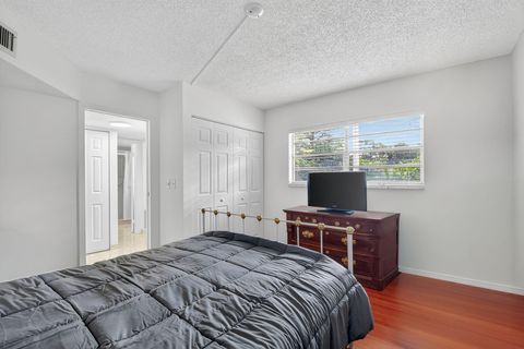 Tiny photo for 3810 Via Poinciana #206, Lake Worth, FL 33467 (MLS # B26001162)