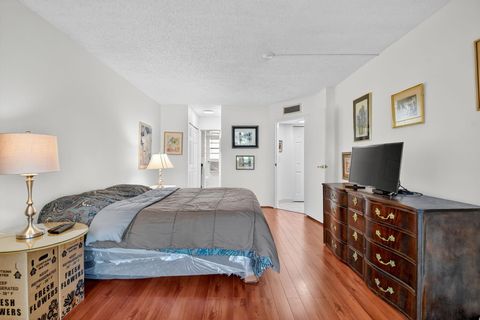 Tiny photo for 3810 Via Poinciana #206, Lake Worth, FL 33467 (MLS # B26001162)